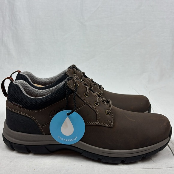 Men's Clarks Walpath Low in Brown Leather Waerproof Boots - Picture 2 of 7